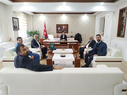 Kaymakamımız İsmail Hakkı ERTAŞ, Ataşehir Yeşilay Yönetim Kurulunu Makamında Kabul Etti.