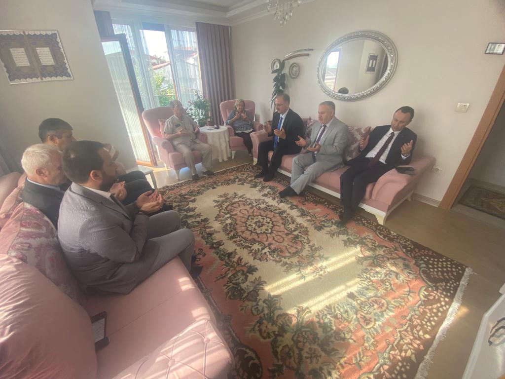 KAYMAKAMIMIZ SAYIN BEKİR DINKIRCI 15 TEMMUZ ŞEHİDİMİZ AKIN SERTÇELİK’İN AİLESİNİ HANELERİNDE ZİYARET ETTİ.